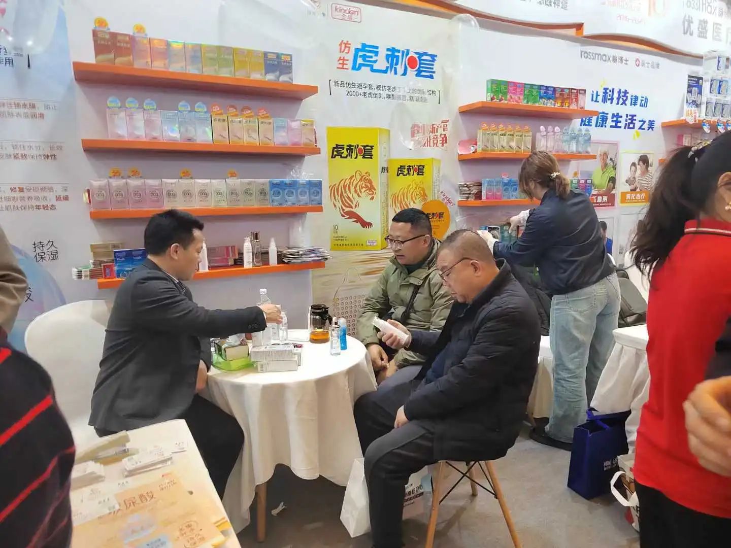 西鼎會盛況，康祥這兩大新品，藥店老板都在問1.jpg